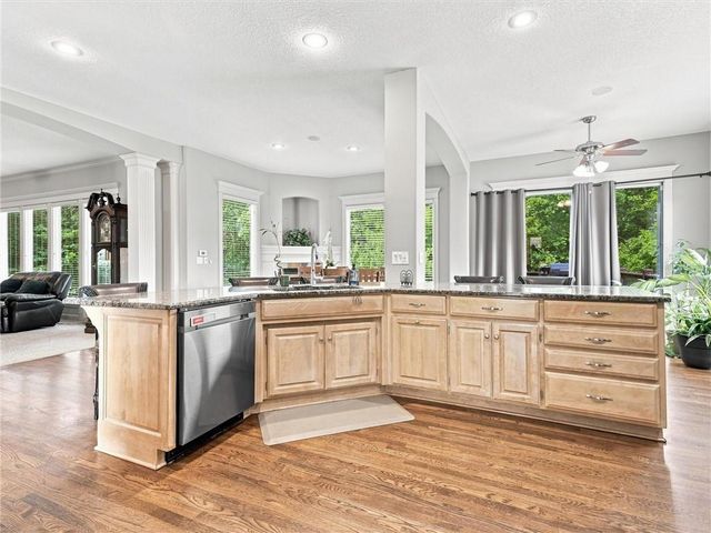 5822 NE Timber Hills Drive, Lee's Summit, MO 64064