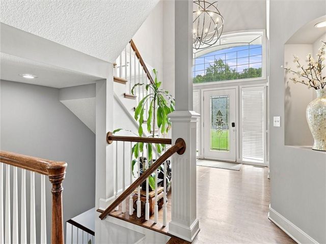 5822 NE Timber Hills Drive, Lee's Summit, MO 64064