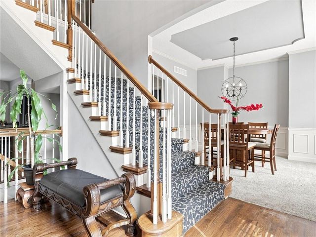 5822 NE Timber Hills Drive, Lee's Summit, MO 64064