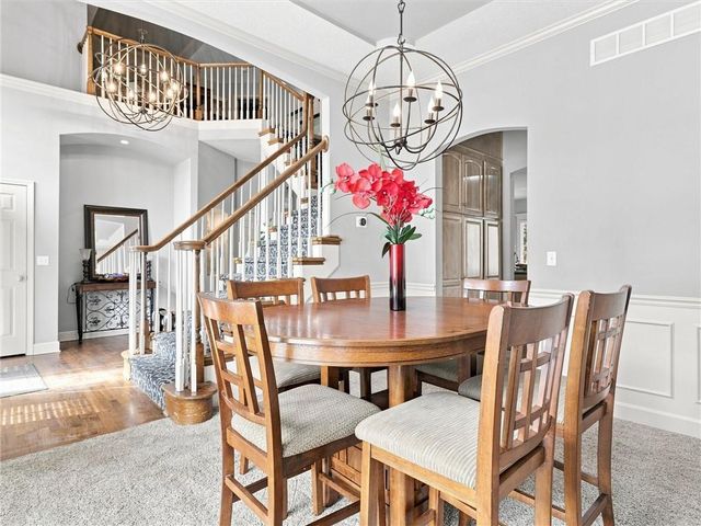 5822 NE Timber Hills Drive, Lee's Summit, MO 64064