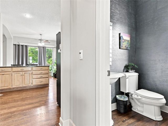5822 NE Timber Hills Drive, Lee's Summit, MO 64064