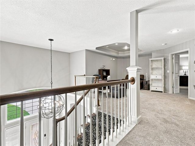 5822 NE Timber Hills Drive, Lee's Summit, MO 64064