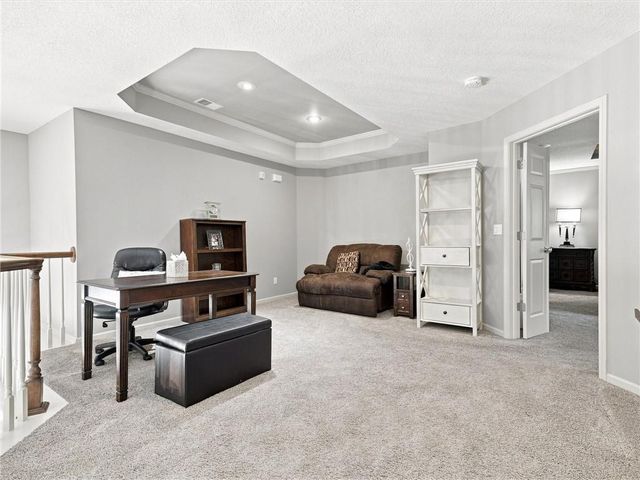 5822 NE Timber Hills Drive, Lee's Summit, MO 64064