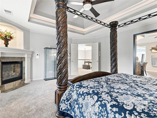 5822 NE Timber Hills Drive, Lee's Summit, MO 64064