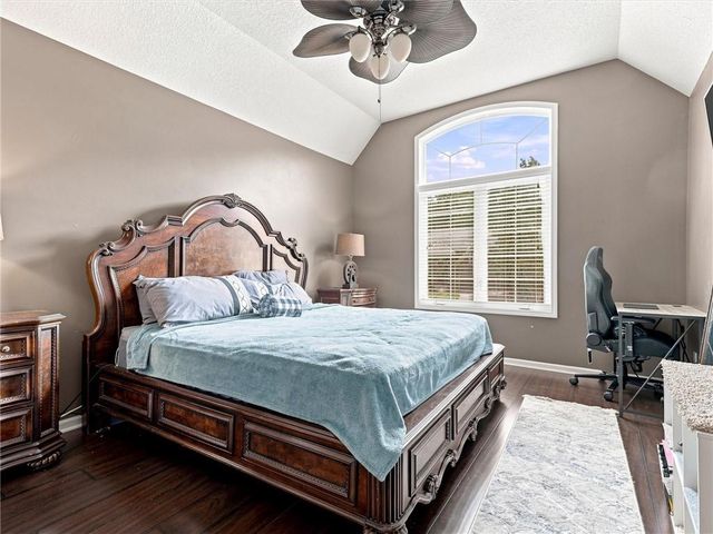 5822 NE Timber Hills Drive, Lee's Summit, MO 64064