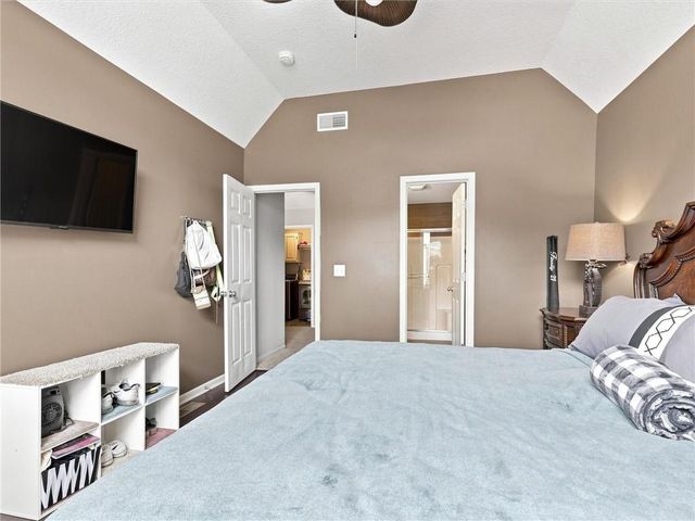 5822 NE Timber Hills Drive, Lee's Summit, MO 64064