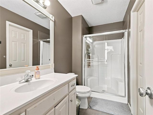 5822 NE Timber Hills Drive, Lee's Summit, MO 64064