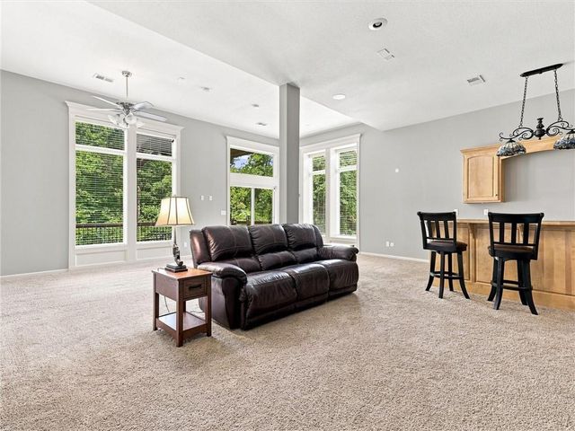 5822 NE Timber Hills Drive, Lee's Summit, MO 64064