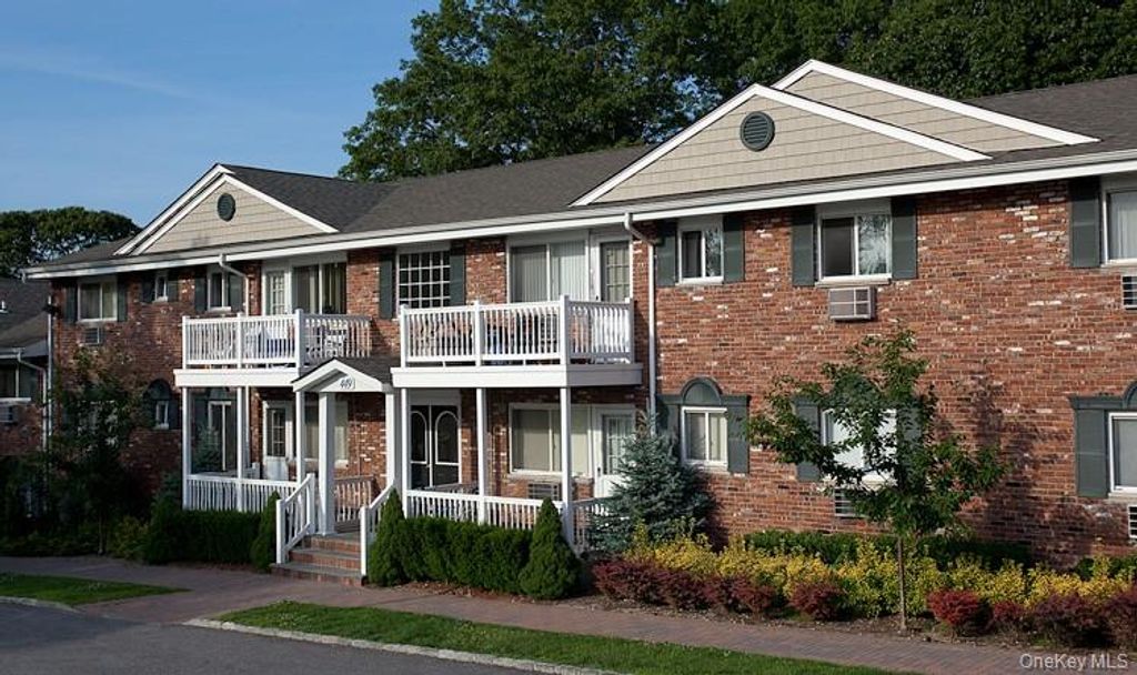 457 Lincoln Boulevard 4-1H, Hauppauge, NY 11788