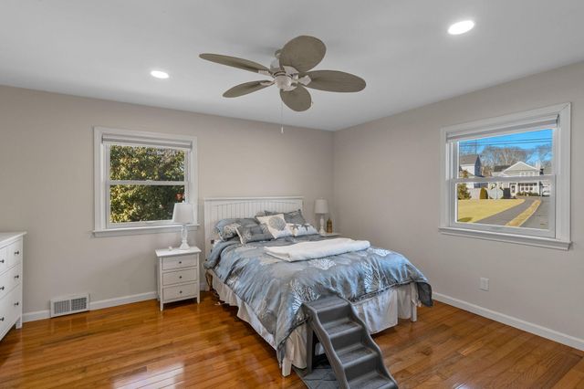 108 Lucerne Avenue, Falmouth, MA 02540