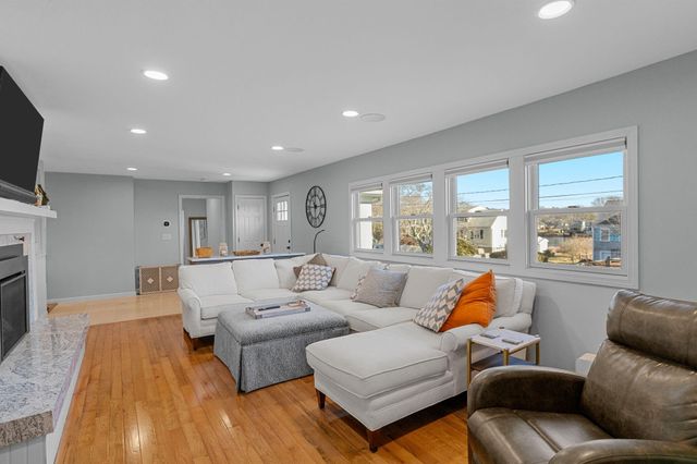 108 Lucerne Avenue, Falmouth, MA 02540