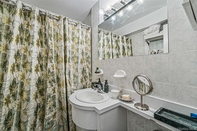 8429 153rd Avenue 3CD, Howard Beach, NY 11414