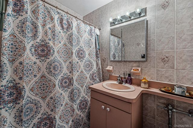 8429 153rd Avenue 3CD, Howard Beach, NY 11414
