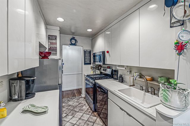 8429 153rd Avenue 3CD, Howard Beach, NY 11414