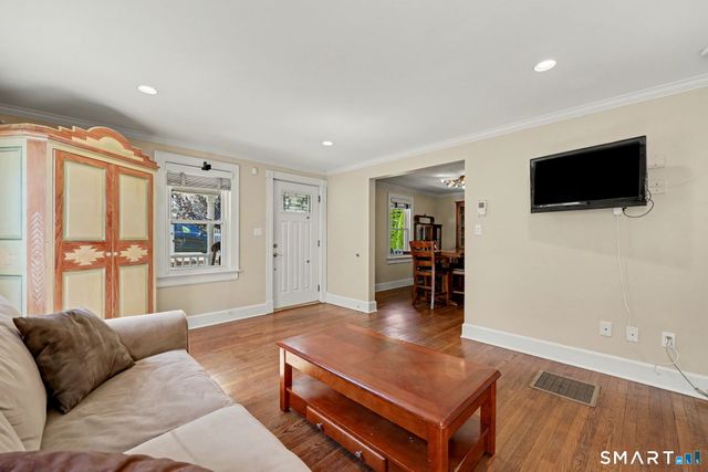 215 Knickerbocker Avenue, Stamford, CT 06907