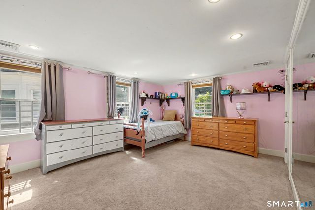 215 Knickerbocker Avenue, Stamford, CT 06907