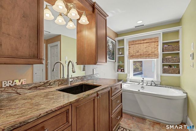 215 Knickerbocker Avenue, Stamford, CT 06907