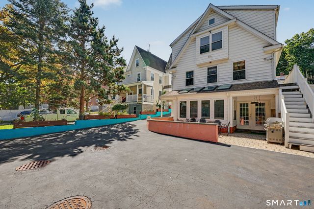 215 Knickerbocker Avenue, Stamford, CT 06907