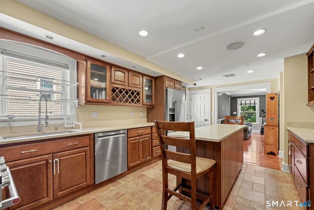 215 Knickerbocker Avenue, Stamford, CT 06907