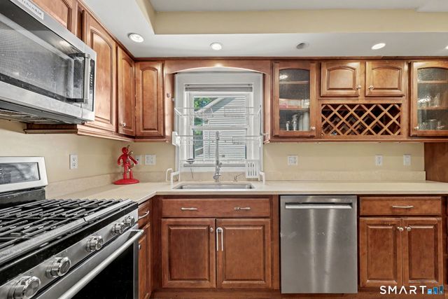 215 Knickerbocker Avenue, Stamford, CT 06907