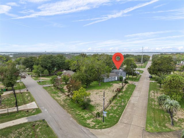 99 Brownwood Drive A, Baytown, TX 77520