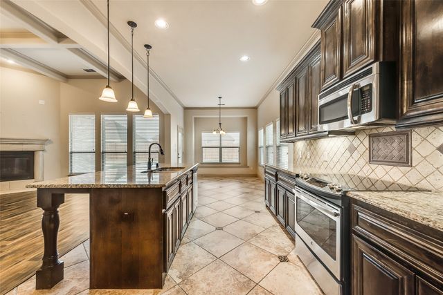 110 Thoroughbred Street, Waxahachie, TX 75165