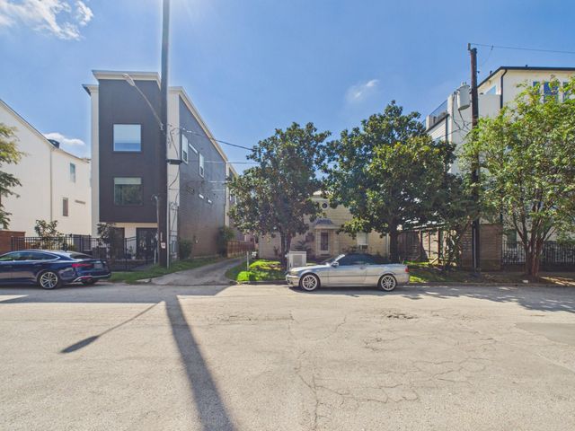 1823 W Main Street 1, Houston, TX 77098