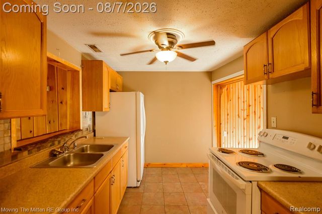 26247 Weigel Road, New Boston, MI 48164