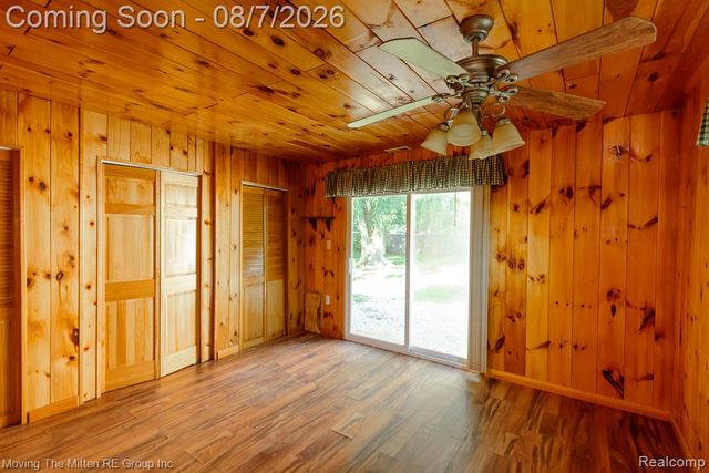 26247 Weigel Road, New Boston, MI 48164