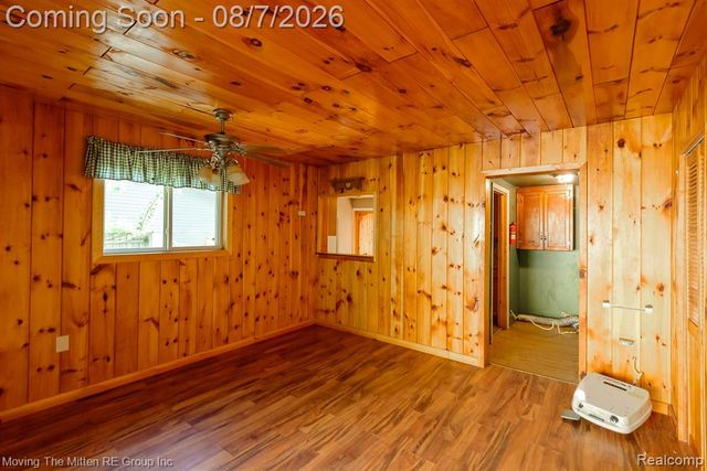 26247 Weigel Road, New Boston, MI 48164