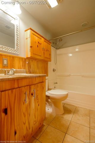 26247 Weigel Road, New Boston, MI 48164