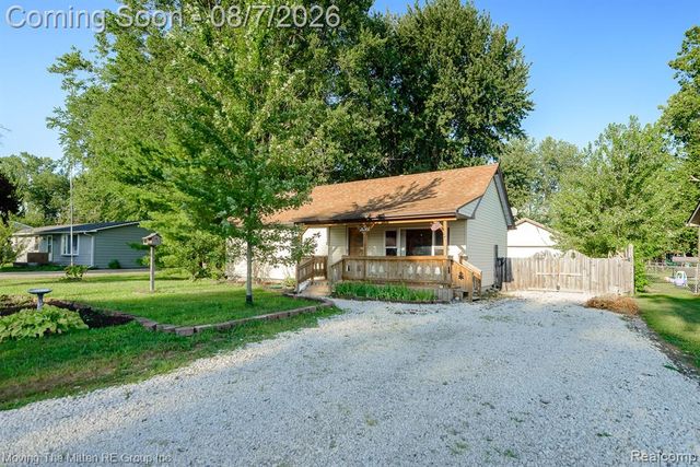 26247 Weigel Road, New Boston, MI 48164