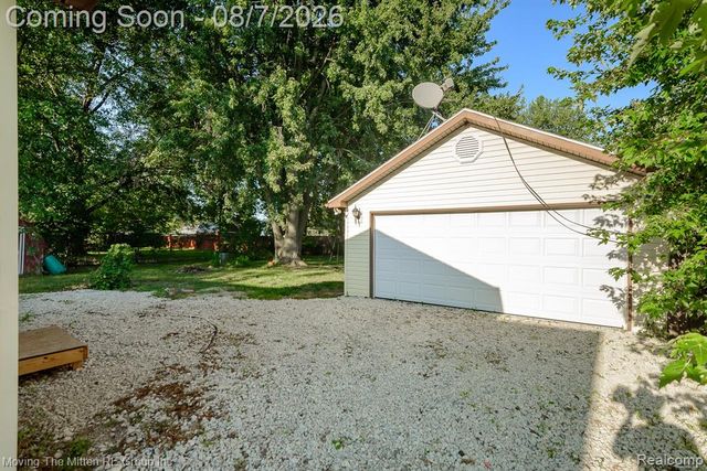 26247 Weigel Road, New Boston, MI 48164
