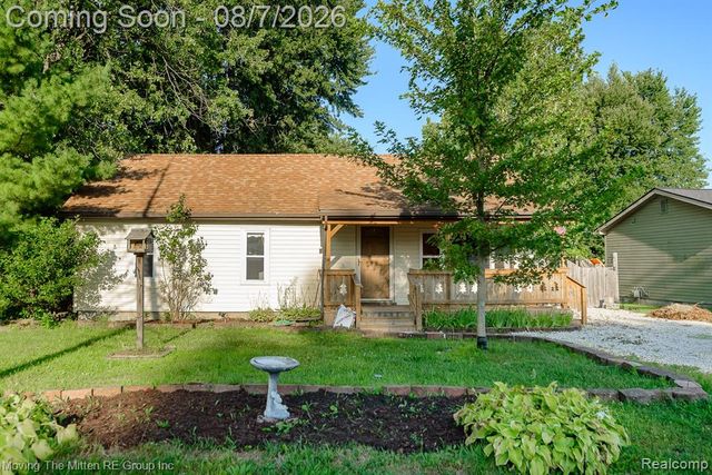 26247 Weigel Road, New Boston, MI 48164