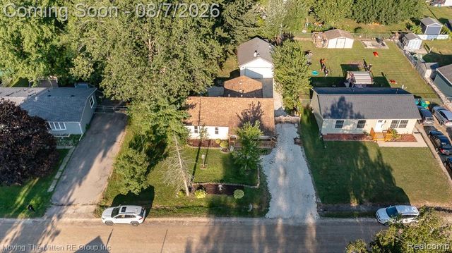 26247 Weigel Road, New Boston, MI 48164