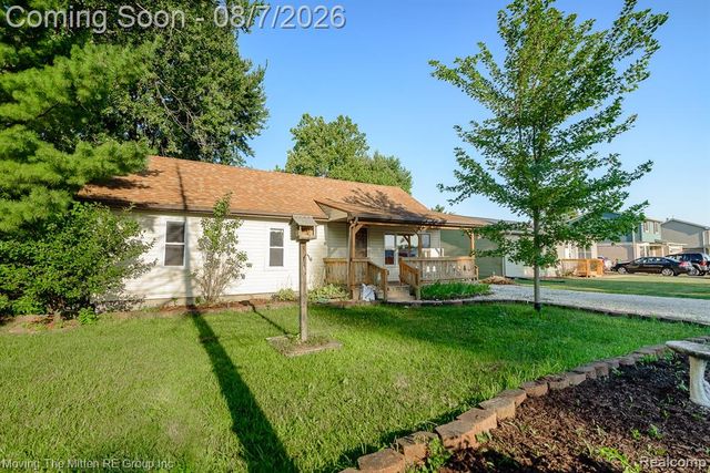 26247 Weigel Road, New Boston, MI 48164