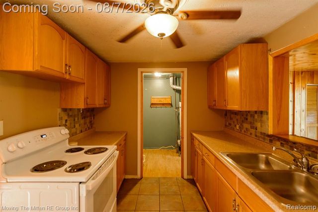 26247 Weigel Road, New Boston, MI 48164