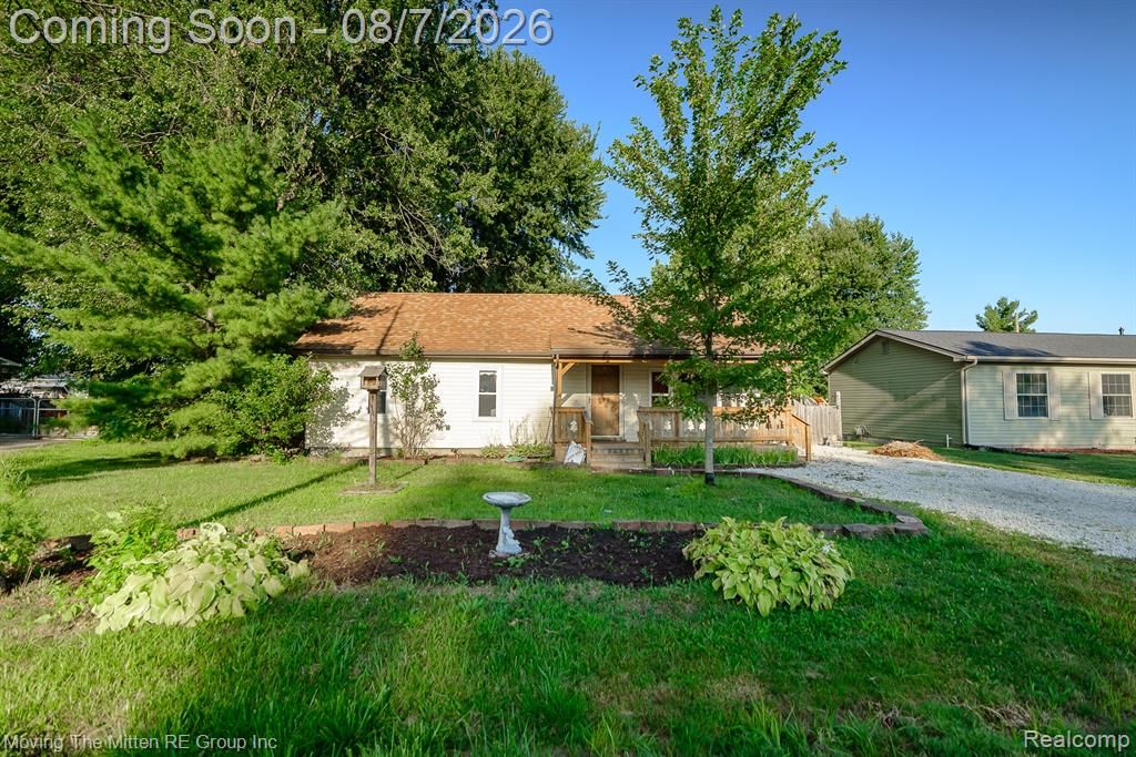 26247 Weigel Road, New Boston, MI 48164