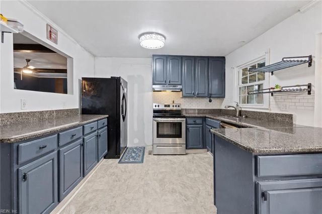 2804 Meadow Wood DR W, Chesapeake, VA 23321