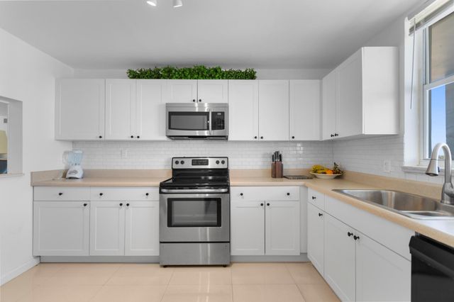 3100 NE 49th Street 1008, Fort Lauderdale, FL 33308