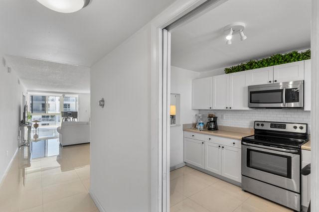 3100 NE 49th Street 1008, Fort Lauderdale, FL 33308