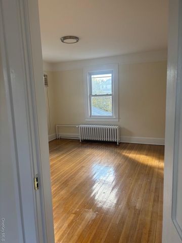 15 Miller Street 15A Lower, Glen Cove, NY 11542