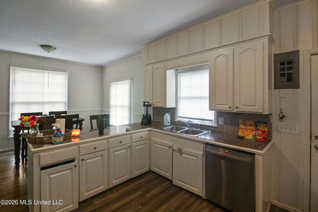 408 Northside Circle, Jackson, MS 39206