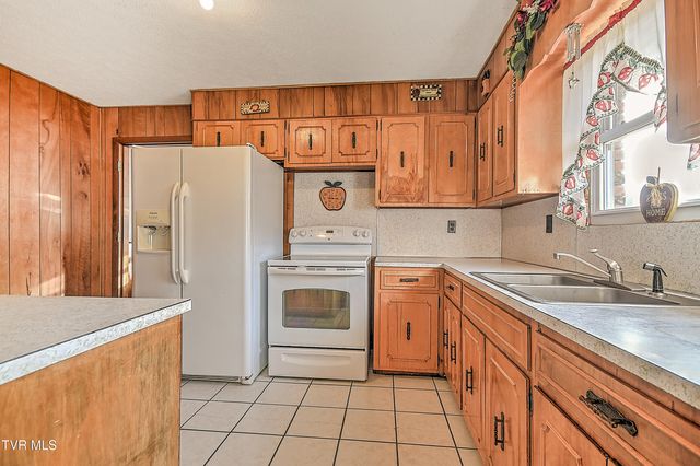 202 Timber Ridge Lane, Gate City, VA 24251