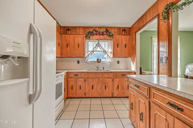 202 Timber Ridge Lane, Gate City, VA 24251