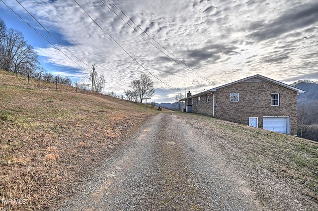 202 Timber Ridge Lane, Gate City, VA 24251