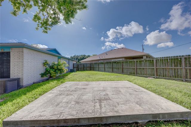 3333 Halfpenny St, Corpus Christi, TX 78414