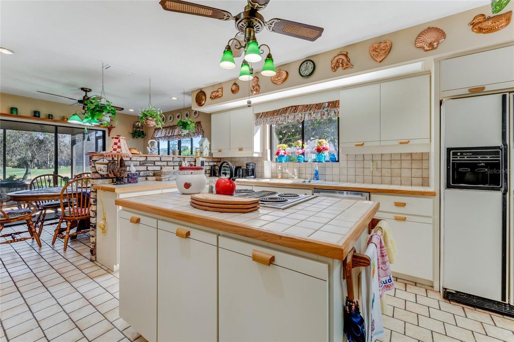 Image 24 of property listing at 507 BOXWOOD LANE, New Smyrna Beach, FL 32168