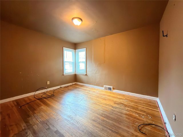 8255 W Parkway Street, Detroit, MI 48239