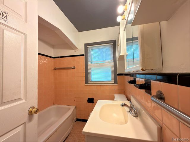 8255 W Parkway Street, Detroit, MI 48239